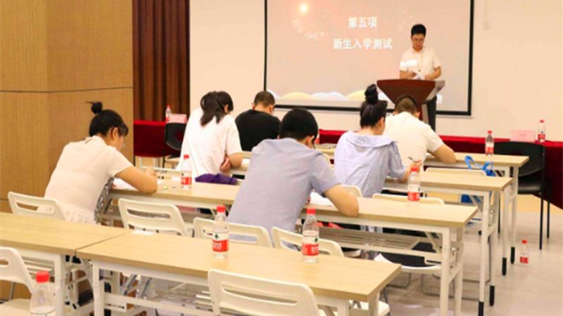 小标题：会计职业前景与市场需求